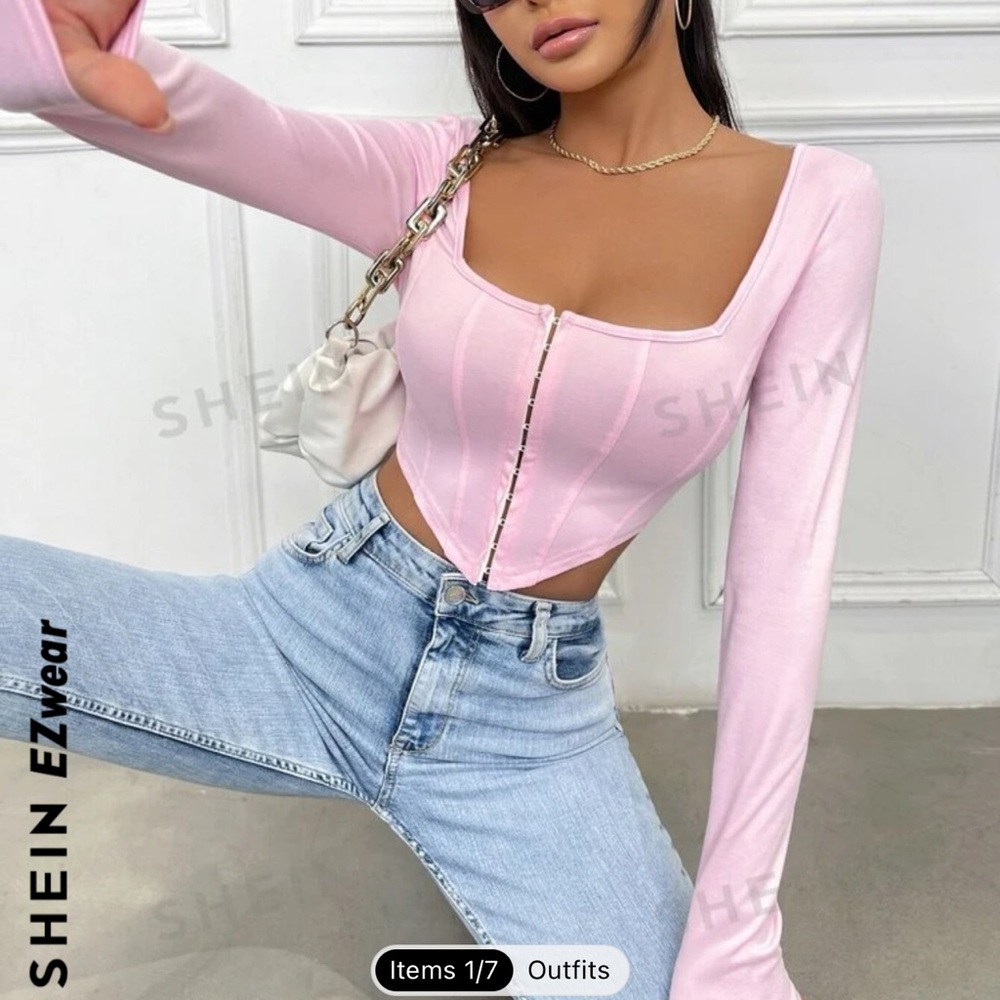 Hook And Eye Asymmetrical Hem Crop Tee